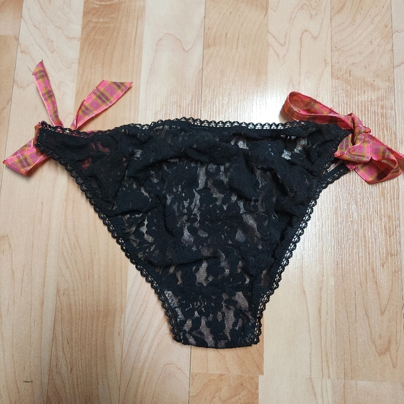 Victoria's Secret Lace tie Bikini - Picture 5 of 5